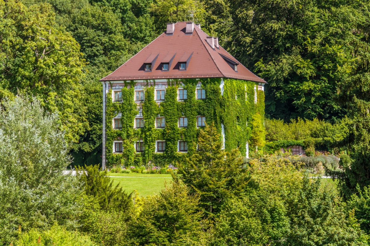 Summer residence of King Ludwig II: Schloss Berg on Lake Starnberg